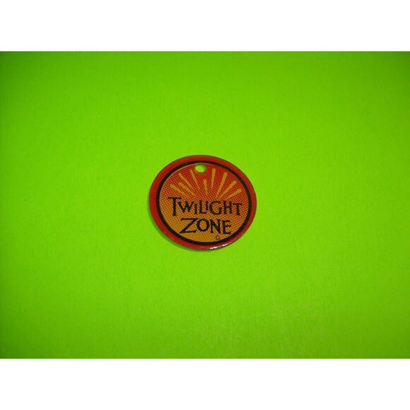 The Twilight Zone Pinball Machine Keychain 1993 Original UNUSED Promo Plastic - Picture 4 of 5